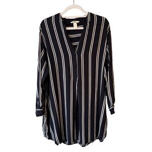 H&M Black and White Striped V-Neck Tunic Blouse Cover Up Beach Vacation Resort